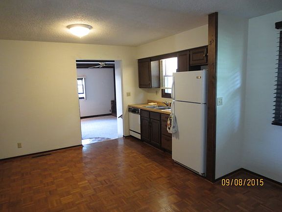 5th image of 406 S Grand Ave