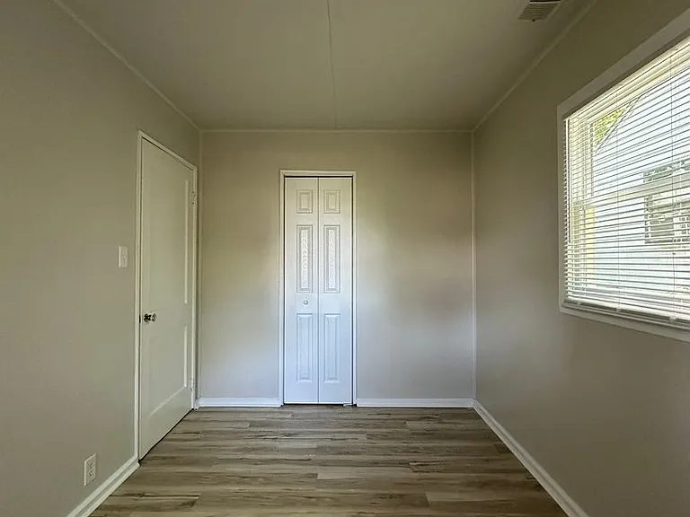 2101 S Pershing Dr — Photo 12