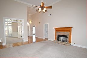 5th image of 719 Greenwood Ln