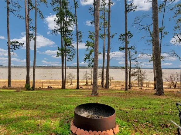 724 County Road 4891, Etoile, TX 75944