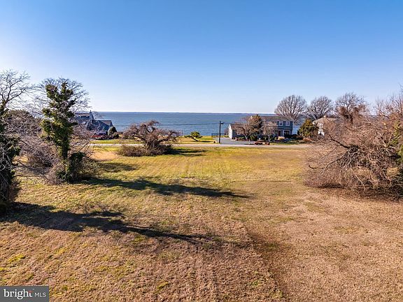 2nd image of 325 Queen Anne Club Dr