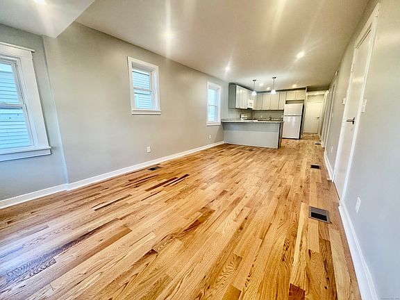 3rd image of 109 Churchill St Floor 1