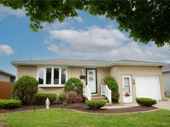 25 Karen Ln, Depew, NY 14043