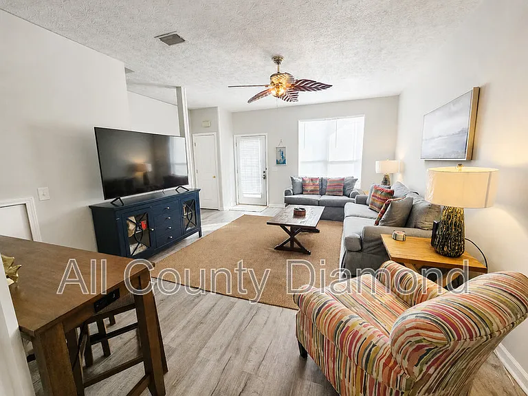 5726 Beach Dr — Photo 2