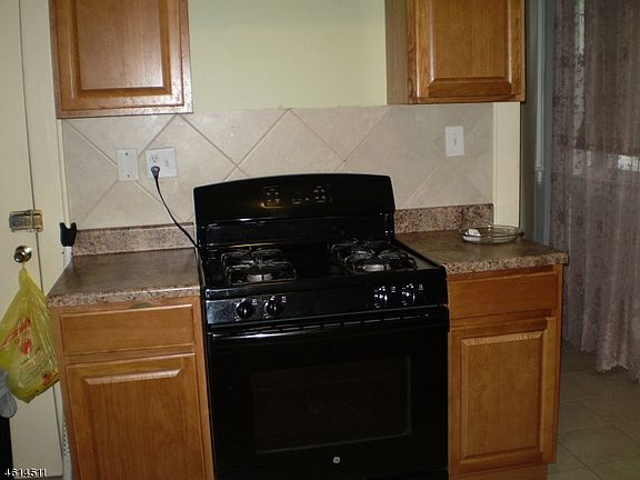 4th image of 128 Montgomery Ave