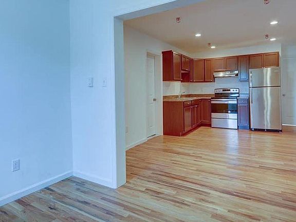 3rd image of 10 New York Ave