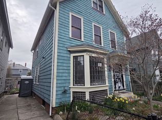 15 Rockingham St #1, Cambridge, MA 02139