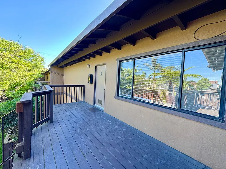 655 N Delaware St — Photo 3