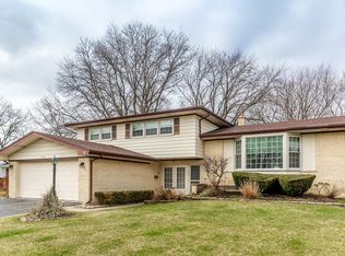 2006 N Spruce Ter, Arlington Heights, IL 60004