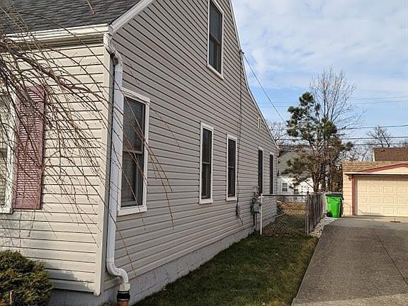 5th image of 27001 Farringdon Ave