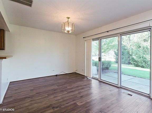 4th image of 1458 Club Dr #D