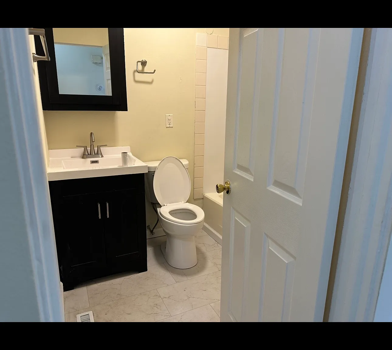 2 bed, 855 sqft, $1,300 — Photo 4