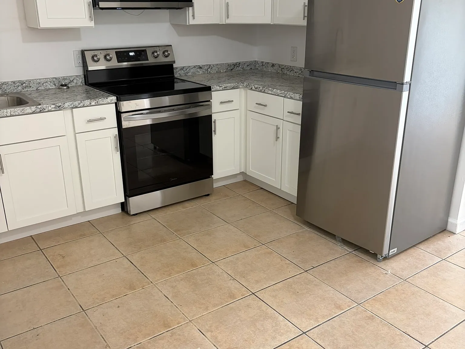 3 bed, 1300 sqft, $1,980 — Photo 2