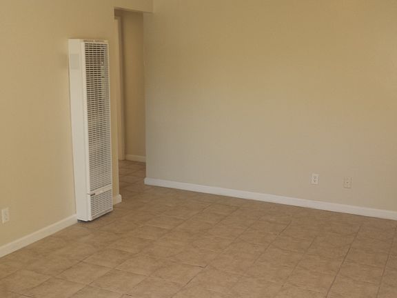 3rd image of 558 N Mar Vista Ave