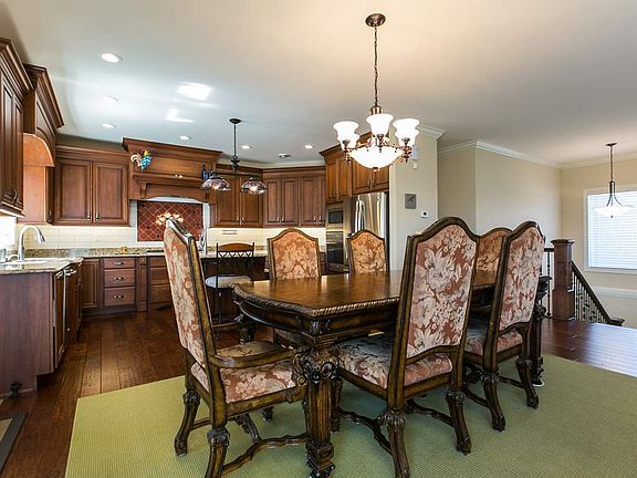5th image of 17312 Castlemaine Ln