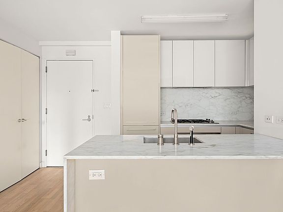 5th image of 322 W 57th St APT 23E