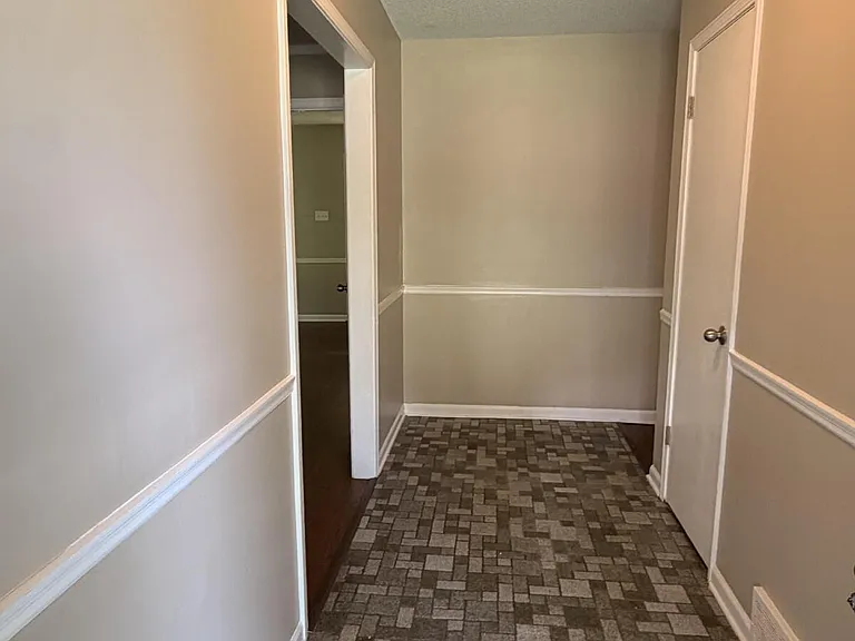 4311 Springwind Rd — Photo 4
