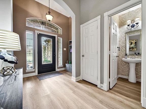 4th image of 6331 Arbor Rose Ln