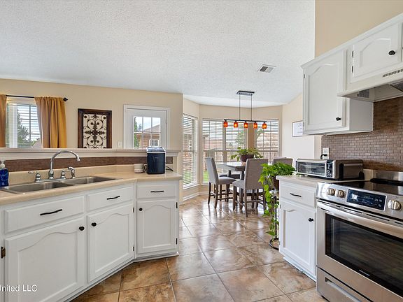 5th image of 1768 Cherry Creek Dr