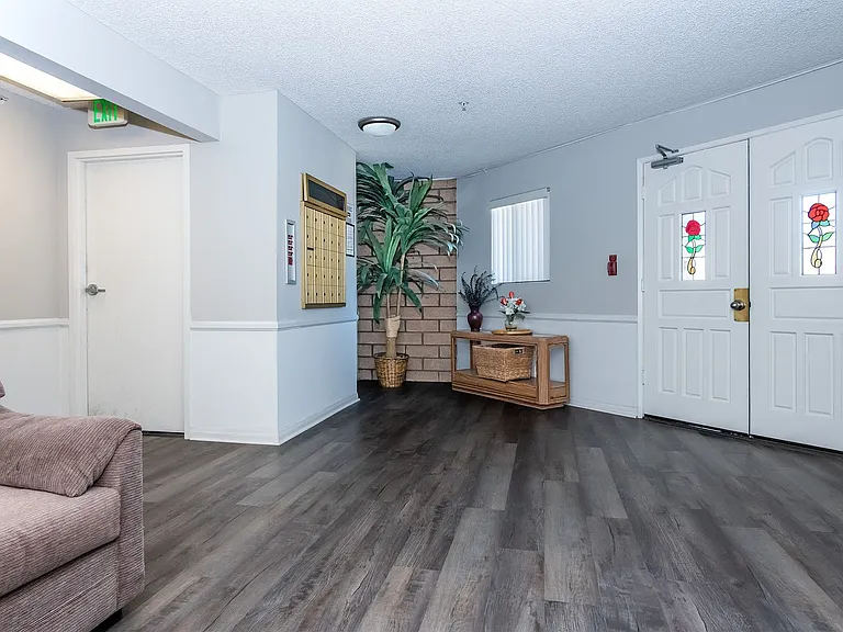 404 E Birch St — Photo 34
