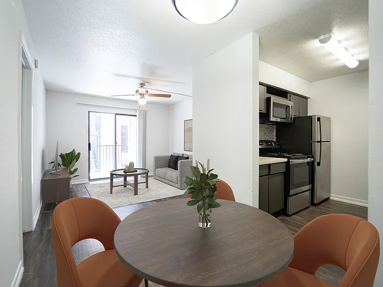 Chesapeake Apartments — Photo 10