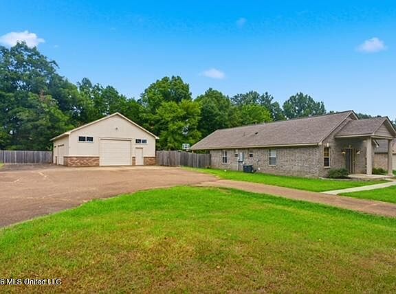 5th image of 121 Woolfolk Rd