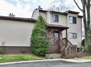 2 Oxford Ln, Middletown, NJ 07748