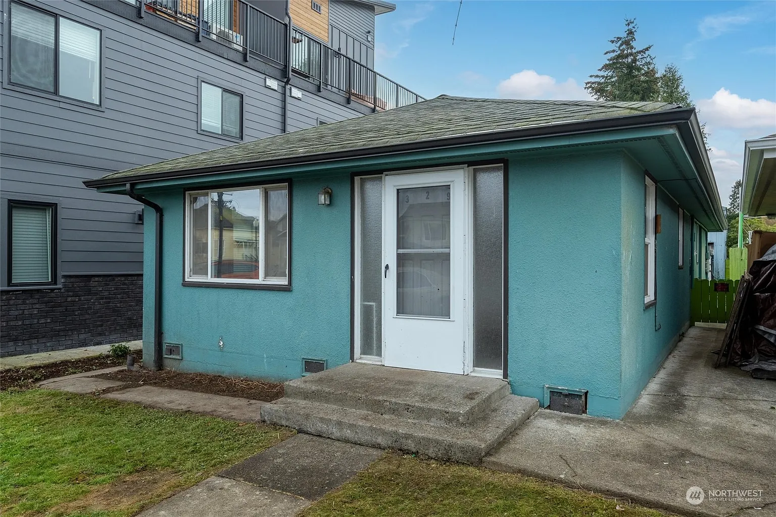 329 Martin Street photo 1