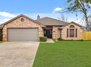 544 NW Wintercrest Rd, Burleson, TX 76028