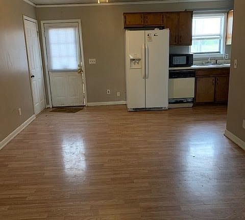 3rd image of 631 Melanie Dr