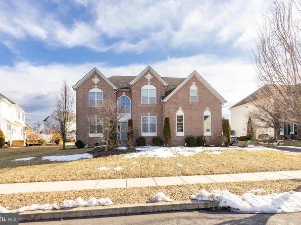 7266 Cedar Rd, Macungie, PA 18062