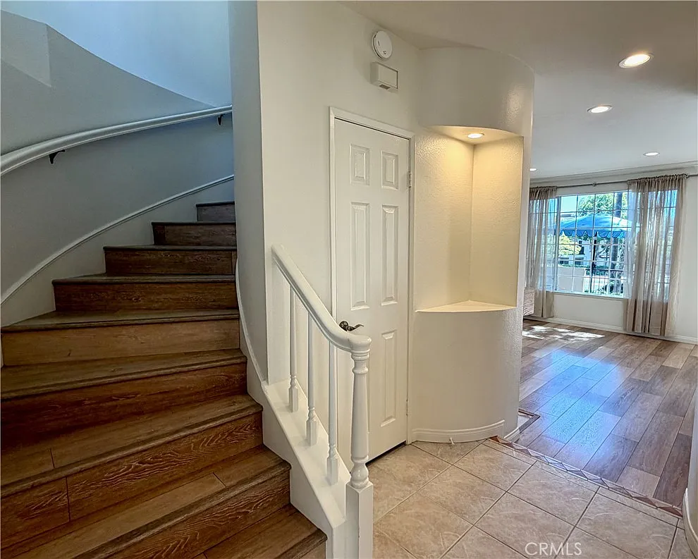 2 bed, 2.5 bath, 1091 sqft, $3,400 — Photo 4