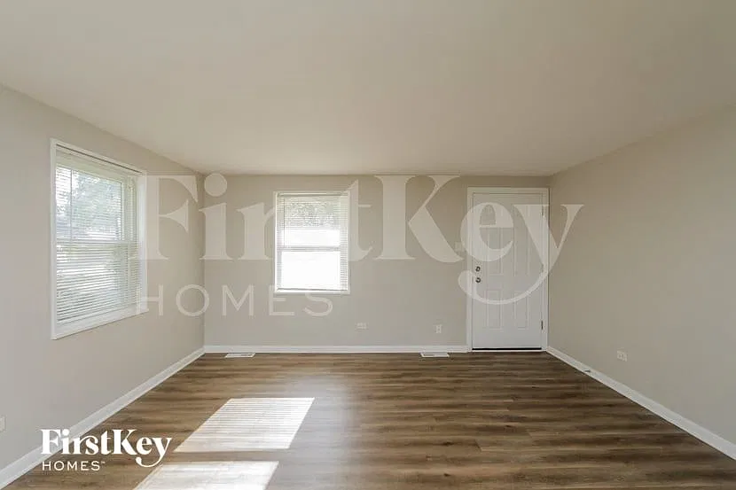 5 bed, 2.0 bath, 1539 sqft, $2,975 — Photo 3