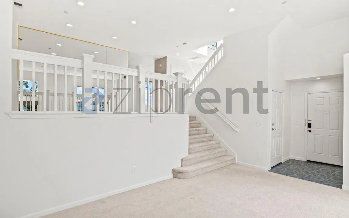 3 bed, 2.5 bath, 1610 sqft, $6,175 — Photo 3