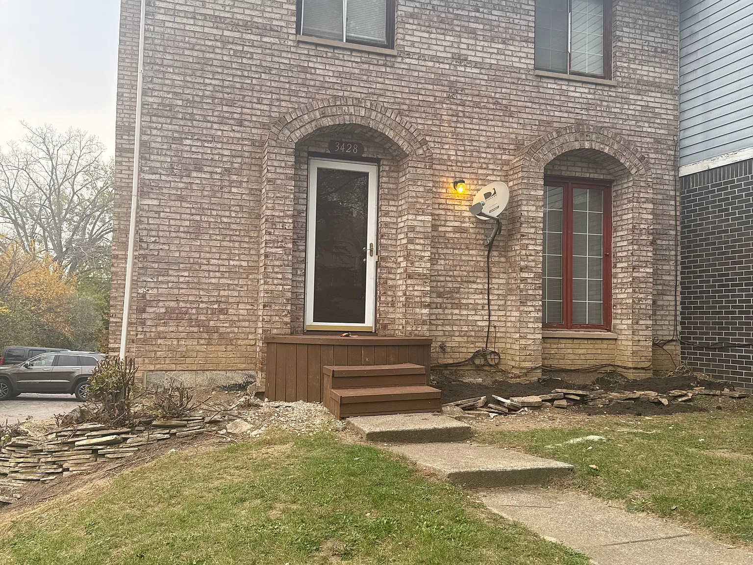 3 bed, 1250 sqft, $1,300 — Photo 1