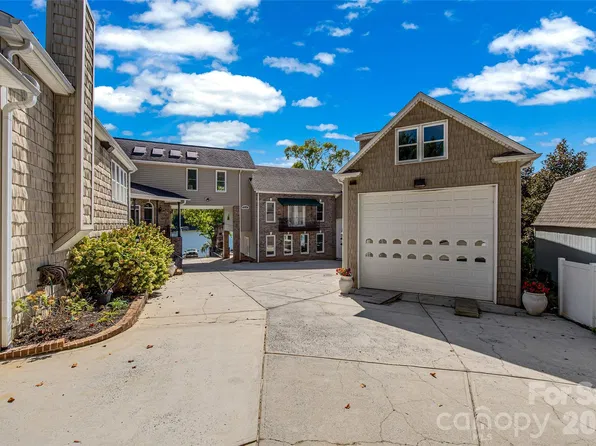 5650 Riverfront Rd, Clover, SC 29710