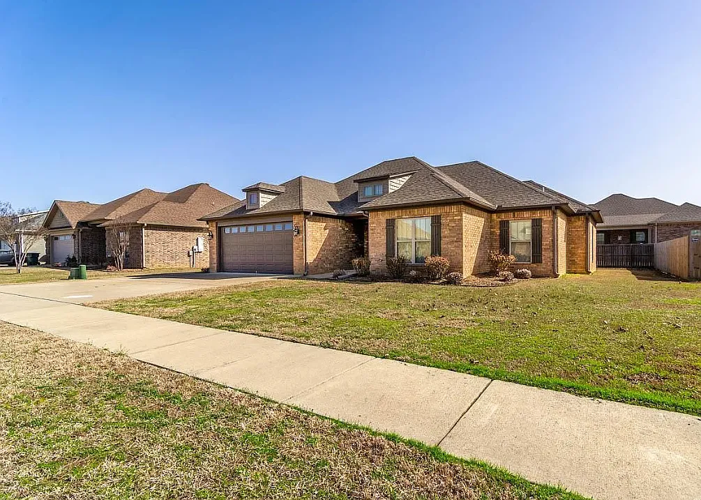 Building Photo - 1800 Sylar Cir