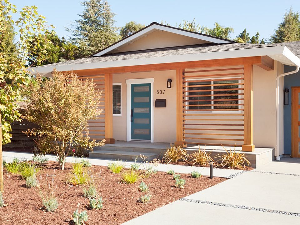 Front yard and porch at 537 McCarty