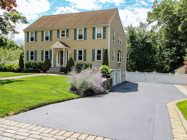 10 Stoneybrook Dr, Bridgewater, MA 02324