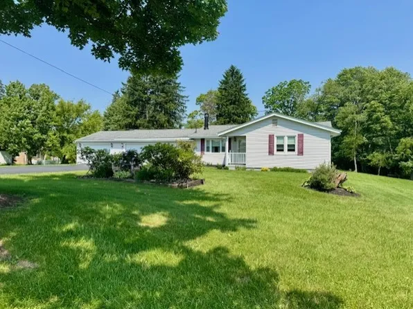 982 Smith Rd, New Castle, PA 16105
