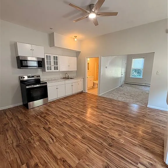 71 Hamlet Ave #1R — Photo 2