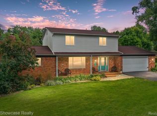 1421 Russ Roy Ct, White Lake, MI