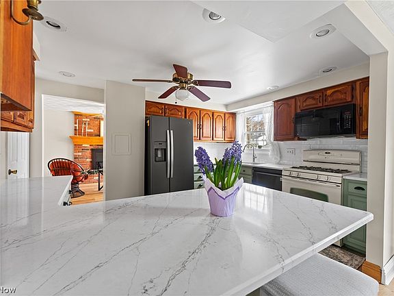 5th image of 7810 Castle Rock Dr NE