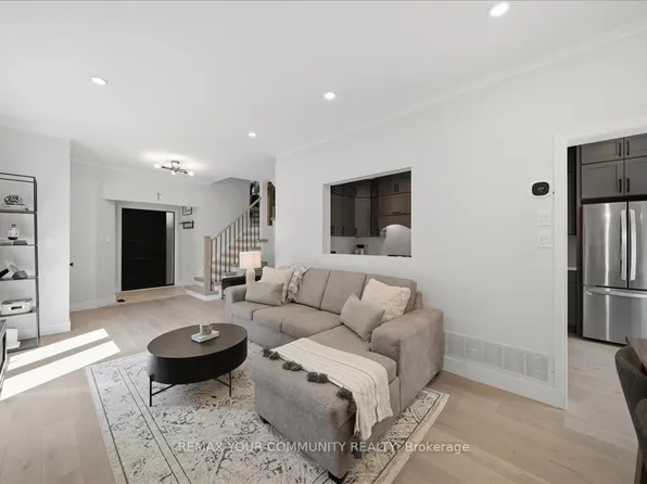 91 Downey Cir, Aurora, ON L4G 7E8