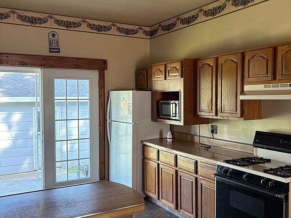 2nd image of 428 N Walnut St