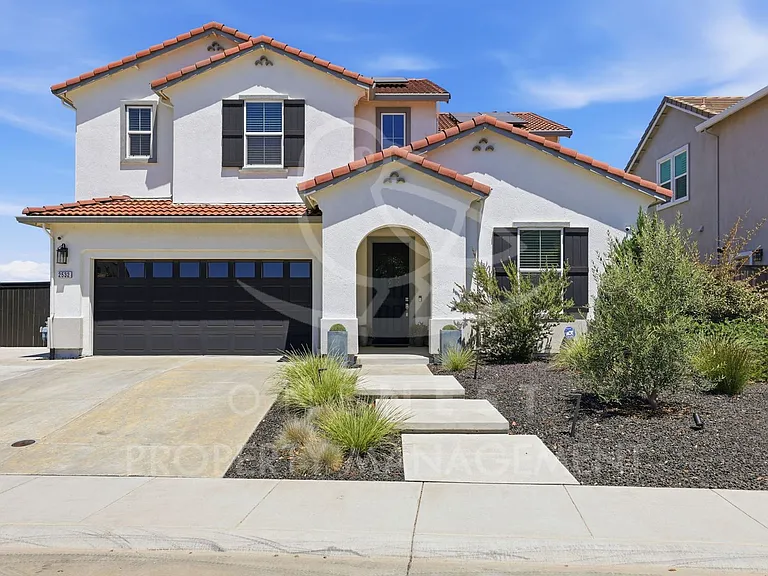 2532 Eastridge Dr — Photo 2