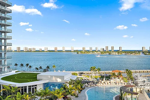220 Lake Shore Dr Photo 1