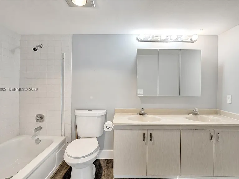 3001 Portofino Isle #K2 — Photo 33