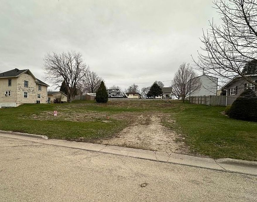 1st image of 203 W 2nd St
