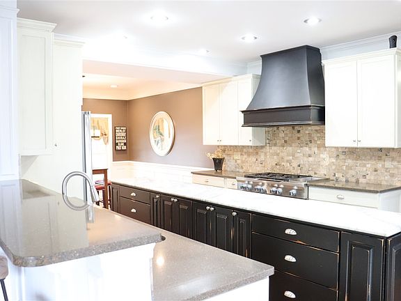 2nd image of 10204 Pembroke Dr